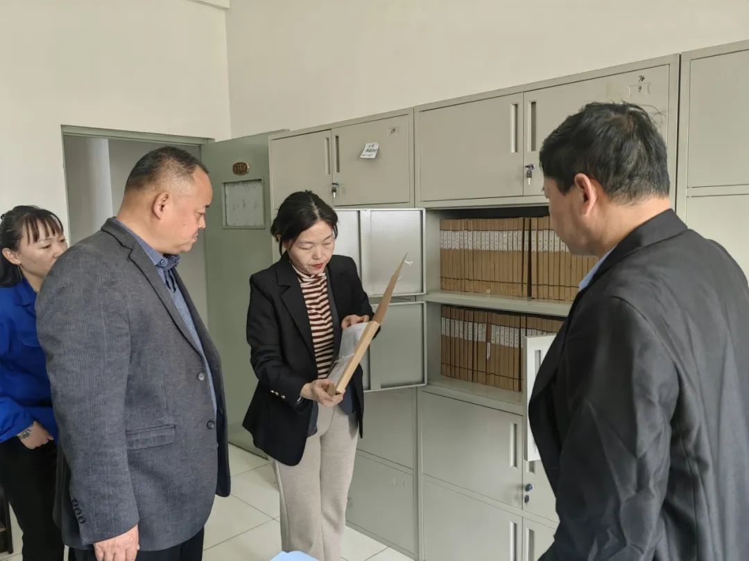 縣檔案館到公司調研檔案工作
