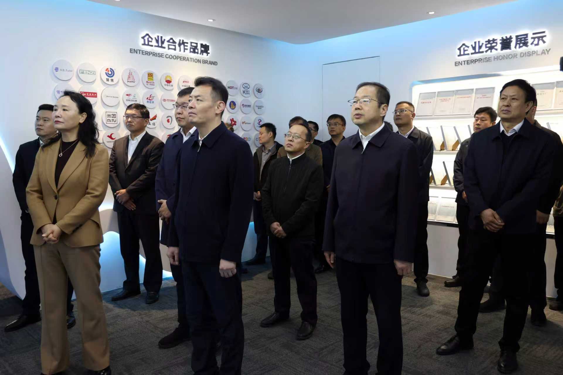 2025年10月28日縣委副書記、縣長張小帆，縣政協主席劉忠亮等到公司調研人才隊伍建設相關情況